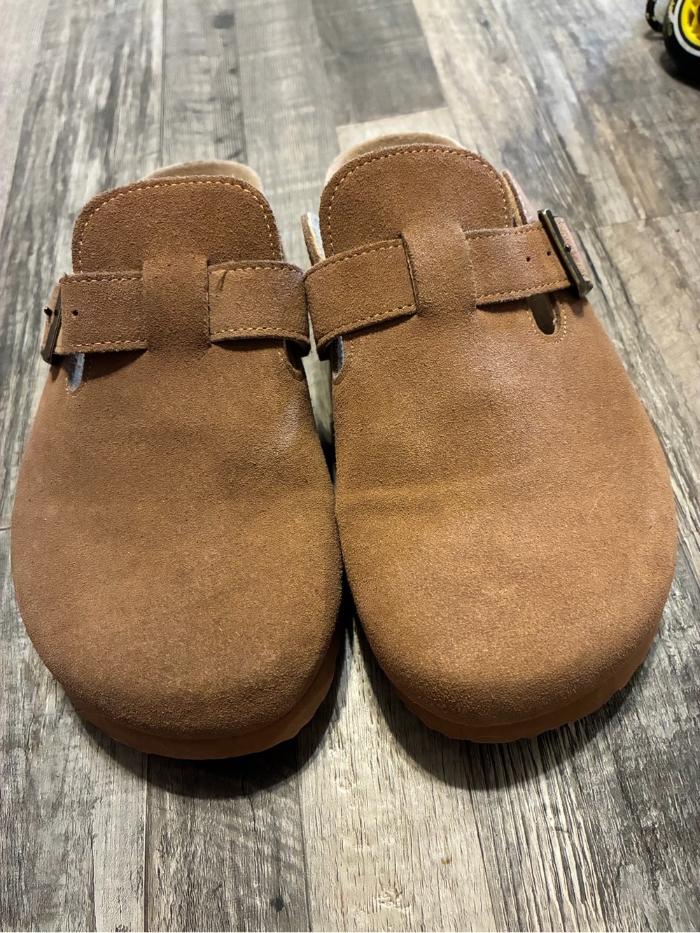 Women’s Suede Slip-On Clog Slippers in Brown